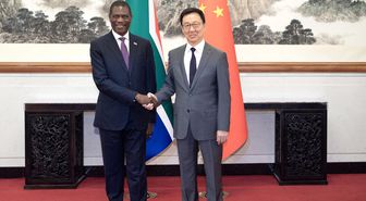 Çin Cumhurbaşkanı Yardımcısı, Güney Afrika Devlet Başkanı Yardımcısı ile Görüştü