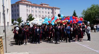 Çubuk Fen Lisesi'nde 90 öğrenci mezuniyet sevinci yaşadı