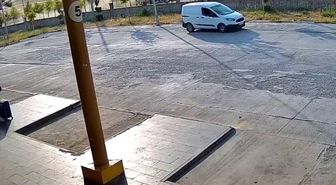 Diyarbakır'da 3 kişinin yaralandığı trafik kazası güvenlik kameralarına yansıdı