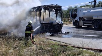 Eskişehir'de seyir halindeki belediye otobüsü yandı