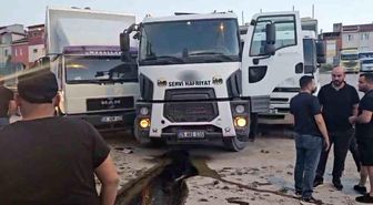 Facianın eşiğinden dönüldü: Freni boşalan kamyon 2 kamyona çarptı, parka metreler kala durdu