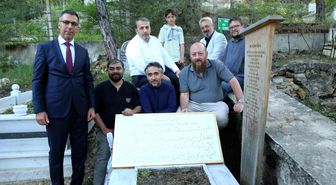 Hattat Muhittin Tanır'a vefa: 70 yıl sonra ta'lik hatla yazılan mezar taşı dualarla kabrine konuldu