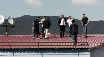 Türkiye'yi gezip çatılara çıkıyor! 'İntiharkolik' yine sahnede