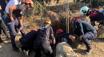 İzmir'de yaklaşık 20 metre derinliğindeki kuyuya düşen kişi kurtarıldı