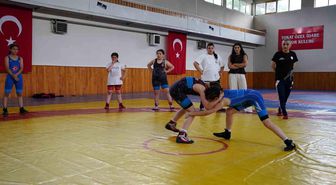 Kız çocuklarının güreş hayali Nesrin Baş'la büyüyor