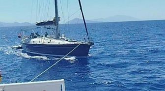 Marmaris'te makine arızası nedeniyle sürüklenen tekne kurtarıldı