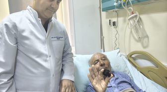 Mersin'de 67 yaşındaki hastanın mesanesinden 4 santimetrelik taş çıkarıldı
