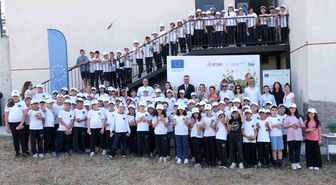 Minik öğrenciler fide dikerek doğa bilinci kazandı