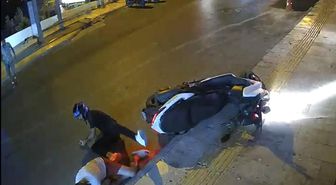 Motosiklet kazası güvenlik kamerasına yansıdı