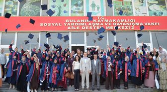 50 kadın okuma yazma kursunu cübbe ve keplerle kutladı