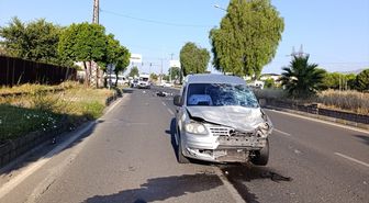Nazilli'de hafif ticari araçla çarpışan motosikletin sürücüsü yaralandı