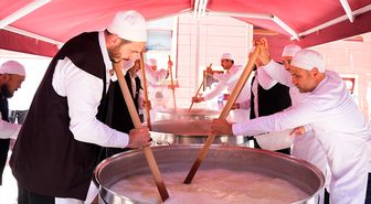 Sümbül Efendi Tekkesi'nde 4.5 Ton Aşure Kaynatıldı