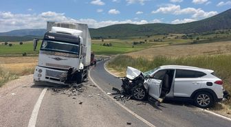 Tokat'ta kamyon ile cipin çarpıştığı kazada 4 kişi yaralandı