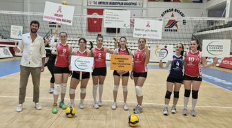 Antalya'da sporcular sağlık için filede buluştu