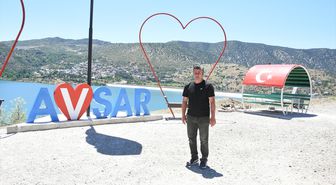 Muhtar Bingül’den bayrak sevdası: Kalp şeklinde ay yıldız