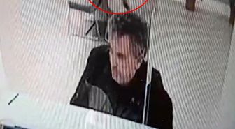 Bankada işlem yaparken üzerine kedi düştü