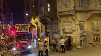 Beyoğlu'nda binada kısmı çökme meydana geldi: Bina sakinleri tahliye edildi