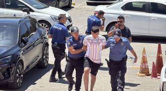 Bodrum'da Polisin 'dur' ihtarına uymayan sürücü, 1'i polis 3 kişinin yaralanmasına neden oldu