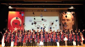 Bursa Tıp Fakültesi ilk mezunlarını verdi