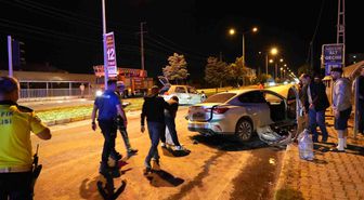 Erzincan'da iki otomobil çarpıştı: 5 yaralı