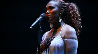 Fransız şarkıcı IMANY İstanbul'da müzikseverlerle buluştu
