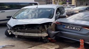 Eskişehir'de minibüs ile hafif ticari araç çarpıştı: 9 yaralı