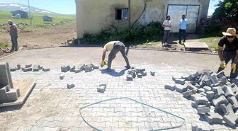 Kars'ta köylerde kilit parke taşı yol çalışmaları başladı