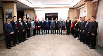 Vali Baruş'tan tayini çıkan mülki idare amirlerine veda yemeği