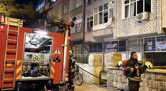 Kayseri'de 4 katlı binada yangın: Anne ve iki çocuğu dumandan etkilendi