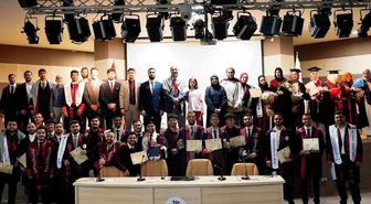 KBÜ'de Filistinli öğrenciler mezuniyet sevinci yaşadı