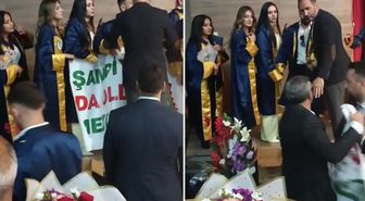 Mezuniyet töreninde kriz çıkartan pankart! Zorla ellerinden aldılar