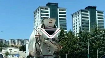Mikserden taşan beton yola döküldü