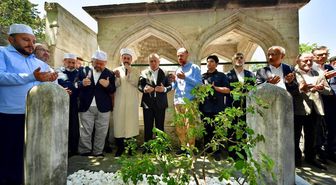 Mimar Sinan'ın vasiyeti kapsamında Süleymaniye Camii'nde aşure dağıtıldı