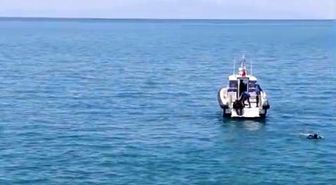 Otomobil Van Gölü'ne uçtu: Sürücü yaralı kurtarıldı