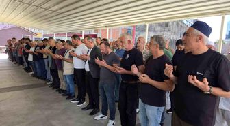 Rize'deki trafik kazasında hayatını kaybeden 3 arkadaş toprağa verildi