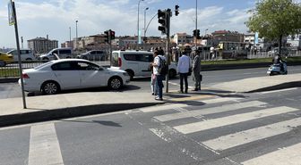 Şişli'de yaya geçidinde motosiklet çarpması: 1 ağır 3 yaralı