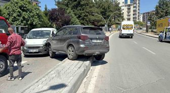 SUV ile hafif ticari araç çarpıştı: Baba ve 2 yaşındaki oğlu yaralandı - haberler.com