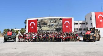 Türk Kara Kuvvetleri'nin 2235'inci Yıl Dönümü İzmir'de Törenle Kutlandı
