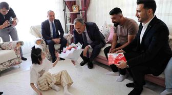 Vali Bozkurt, evde eğitim alan başarılı öğrenci Elif Havva’yı ziyaret etti