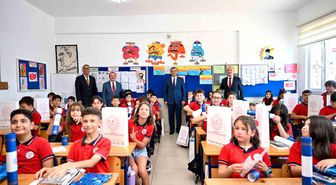 Antalya'da 484 bin 576 öğrenci karne heyecanı yaşadı
