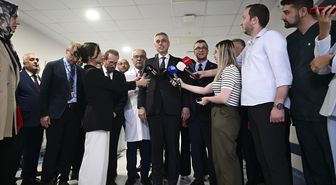 Bakan Memişoğlu, ameliyatında yerli kalp-akciğer makinesi ilk kez kullanılan hastayı ziyaret etti Açıklaması