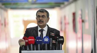 Bakan Tekin'den öğrencilere kitap okuma tavsiyesi