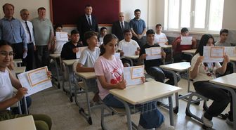 Bozyazı ve Gülnar ilçelerinde öğrenciler karnelerini aldı