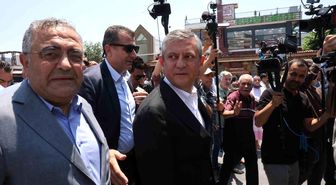 CHP Grup Başkanı Özel, Selahattin Demirtaş'ın selamını Diyarbakırlılara iletti