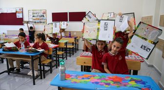 Diyarbakır ve çevre illerde öğrenciler karnelerini aldı