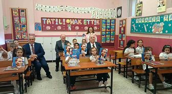 Edirne'de öğrenciler karne sevinci yaşadı