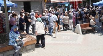 Gelibolu'da Muharrem ayı dolayısıyla aşure ikramı yapıldı