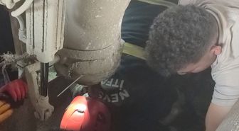 Harç karma makinesine sıkışan işçi ağır yaralandı