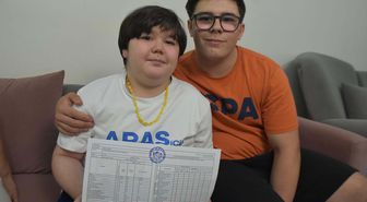 DMD hastası Aras'ın karne sevinci evde yaşanıyor