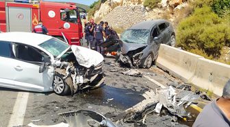 Kaş'ta iki otomobilin çarpıştığı kazada 4 kişi yaralandı